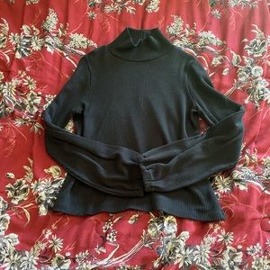 Madewell. Black turtleneck with loose sleeves. Cropped. Size S